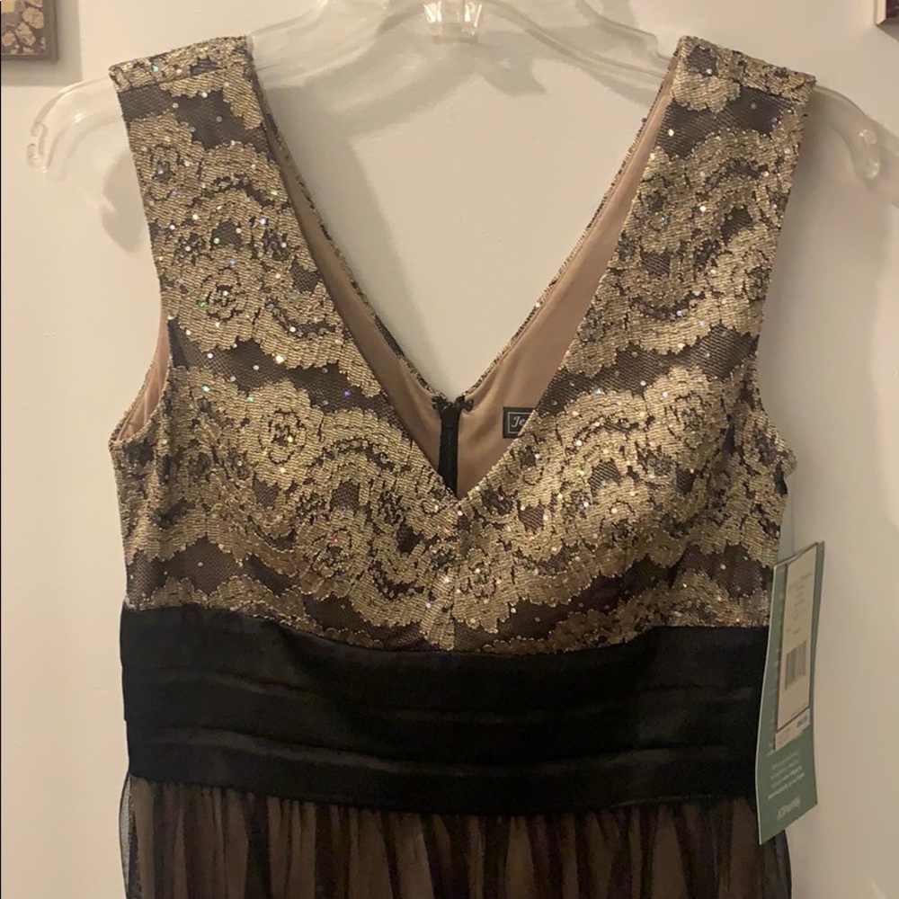 Dress - Picture 7 of 7